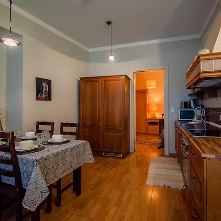 Romeo Family 2 Bedroom Ruutli